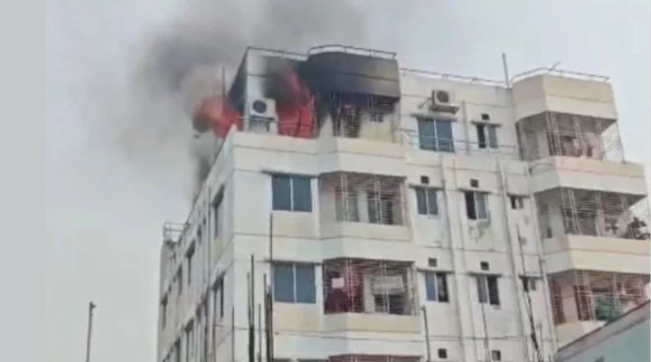 টঙ্গীতে বহুতল ভবনে আগুন